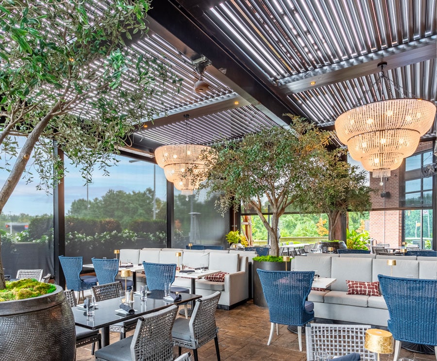 The Smart Pergola® installed over an outdoor dining area in a restaurant.