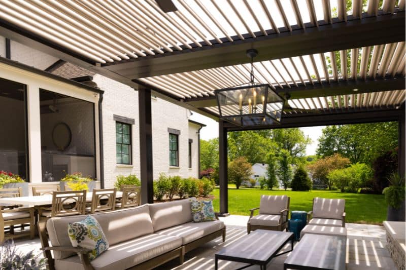 pergola that opens and closes in the day time