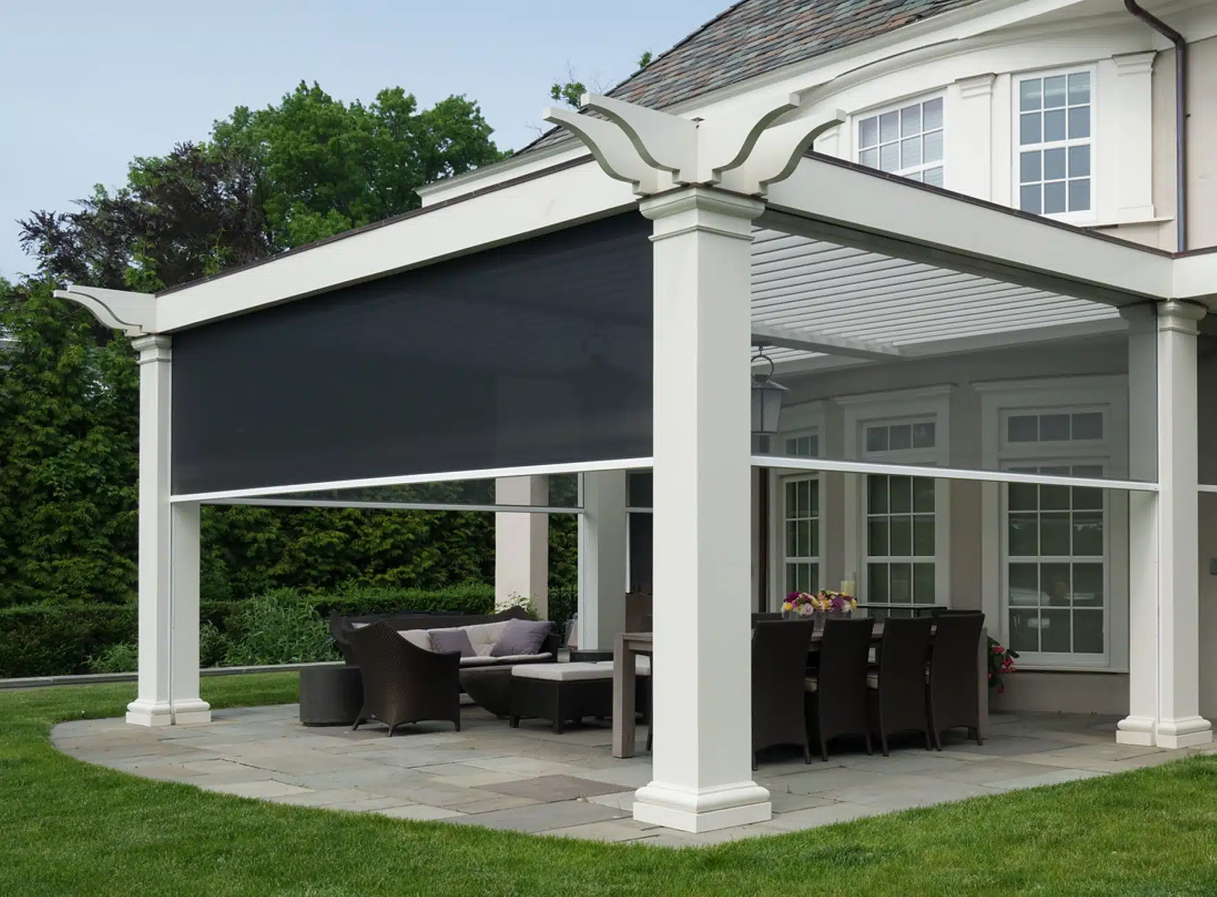 louvered pergola with retractable screen